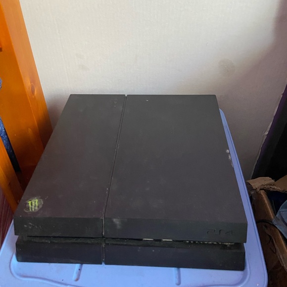 PS4 console - Picture 3 of 3